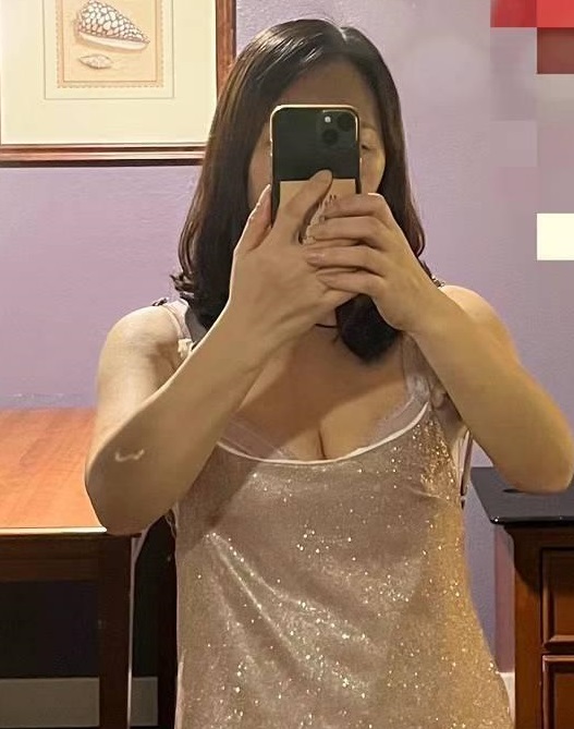 Asian Lady Waiting for you